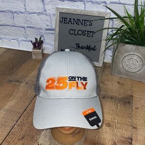 Simms fishing hat Nwt SnapBack trucker